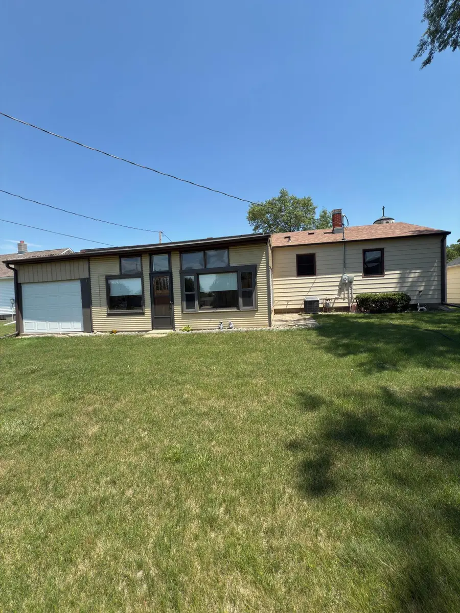 405 S 3rd St, Parkston, SD 57366 - #2