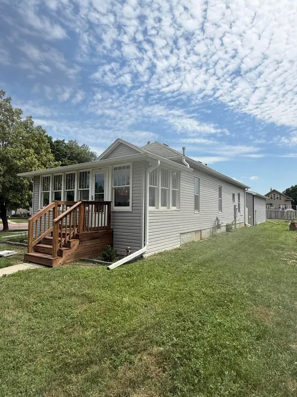 701 W 6th Ave, Mitchell, SD 57301