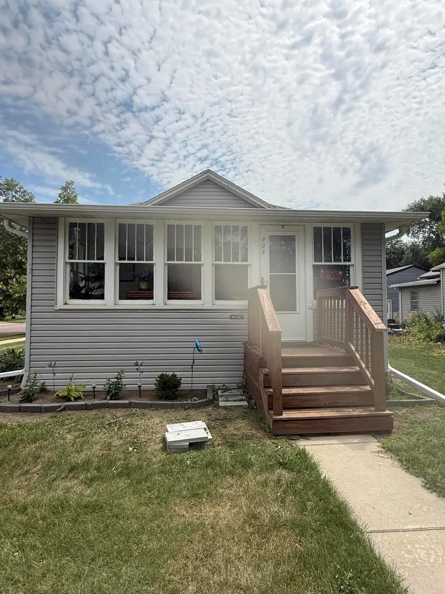 701 W 6th Ave, Mitchell, SD 57301 - #2