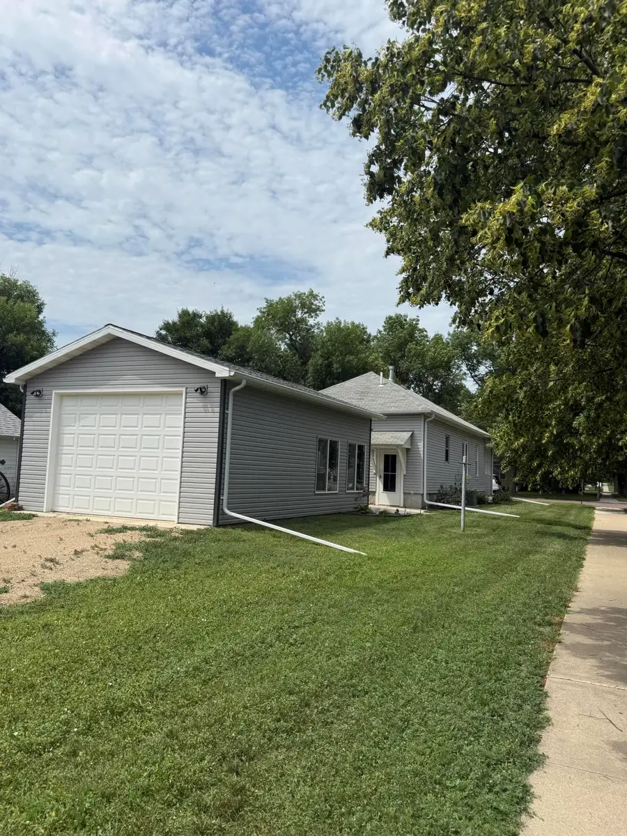 701 W 6th Ave, Mitchell, SD 57301 - #3
