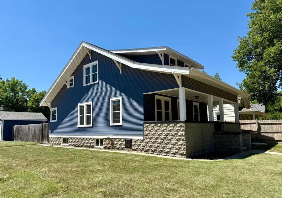 821 E 2nd Ave, Mitchell, SD 57301 - #3