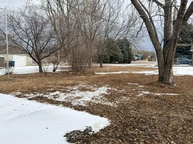 1200 S Rowley St, Mitchell, SD 57301 - #3