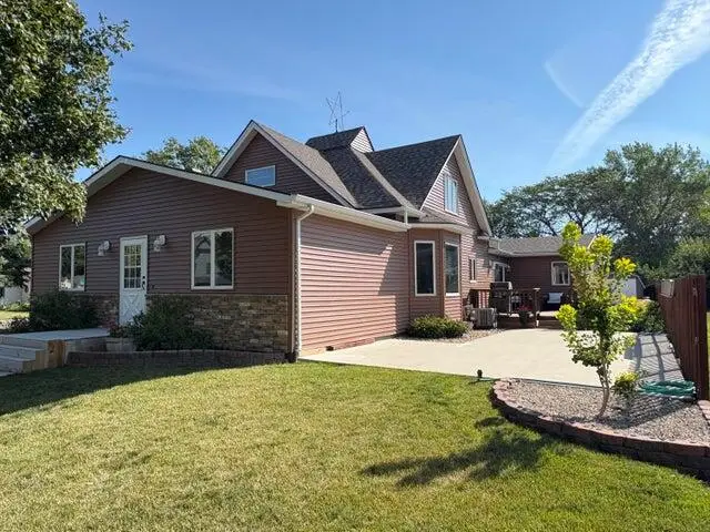 901 S Vermont Ave, Platte, SD 57369 - #1