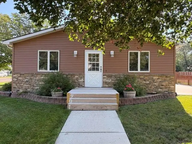 901 S Vermont Ave, Platte, SD 57369 - #2