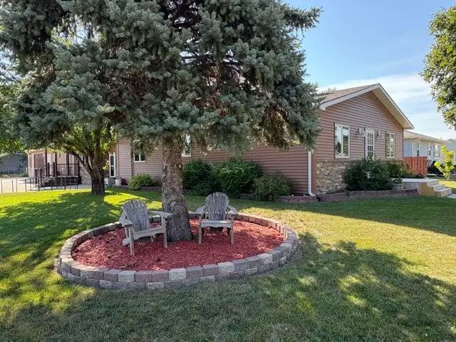 901 S Vermont Ave, Platte, SD 57369 - #3