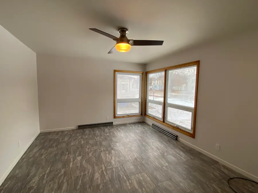 1105 W 3rd Ave, Mitchell, SD 57301 - #2