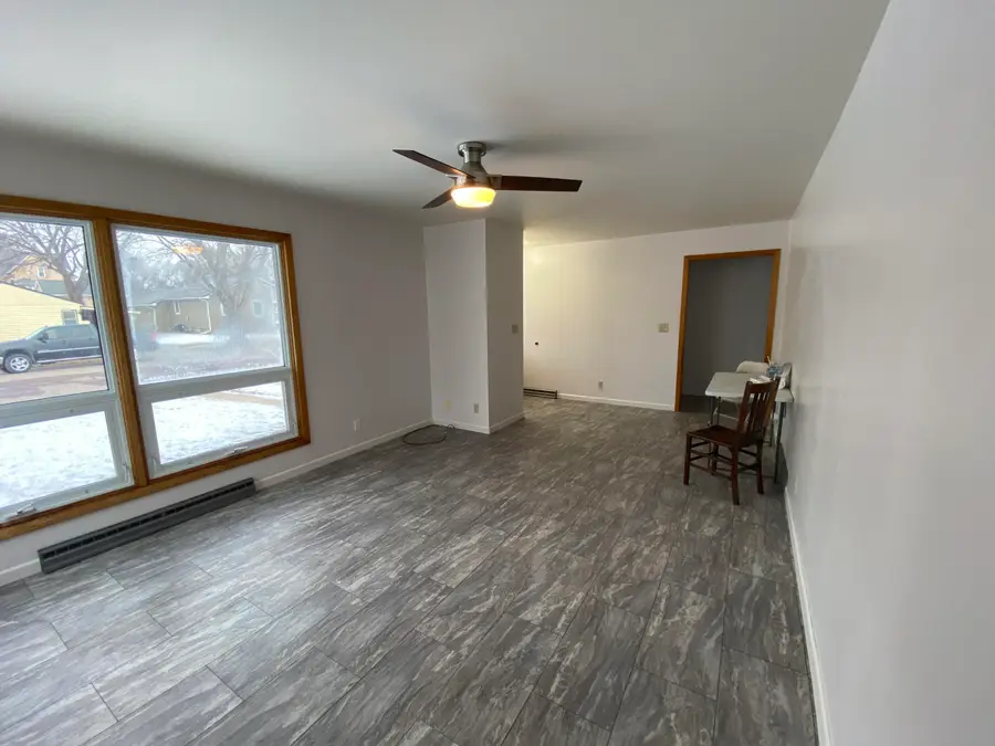 1105 W 3rd Ave, Mitchell, SD 57301 - #3