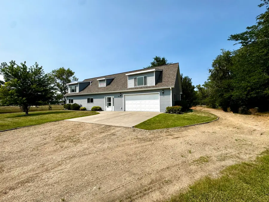 201 E 7th St, Plankinton, SD 57368 - #2