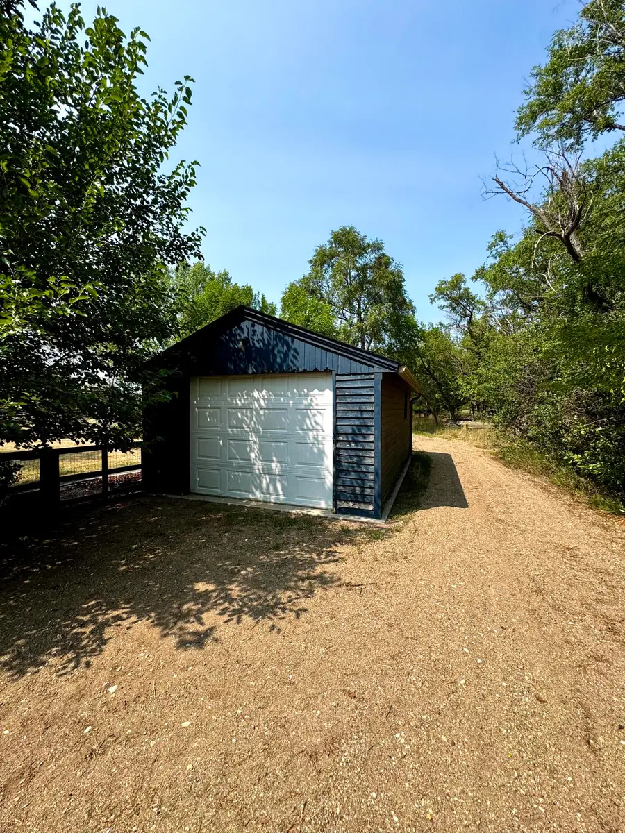 201 E 7th St, Plankinton, SD 57368 - #3