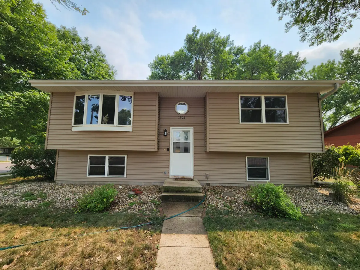 1521 E Hanson Ave, Mitchell, SD 57301 - #1