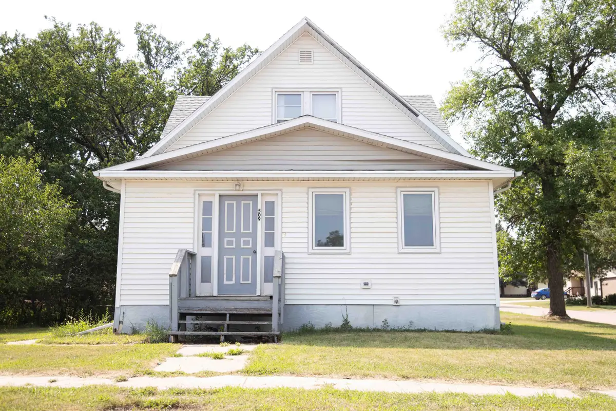 509 Dakota Ave, Wessington Springs, SD 57382 - #1