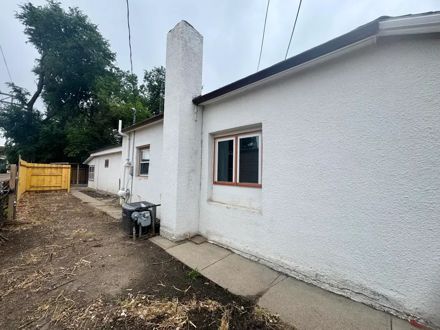 113 W 6th Ave, Mitchell, SD 57301 - #3
