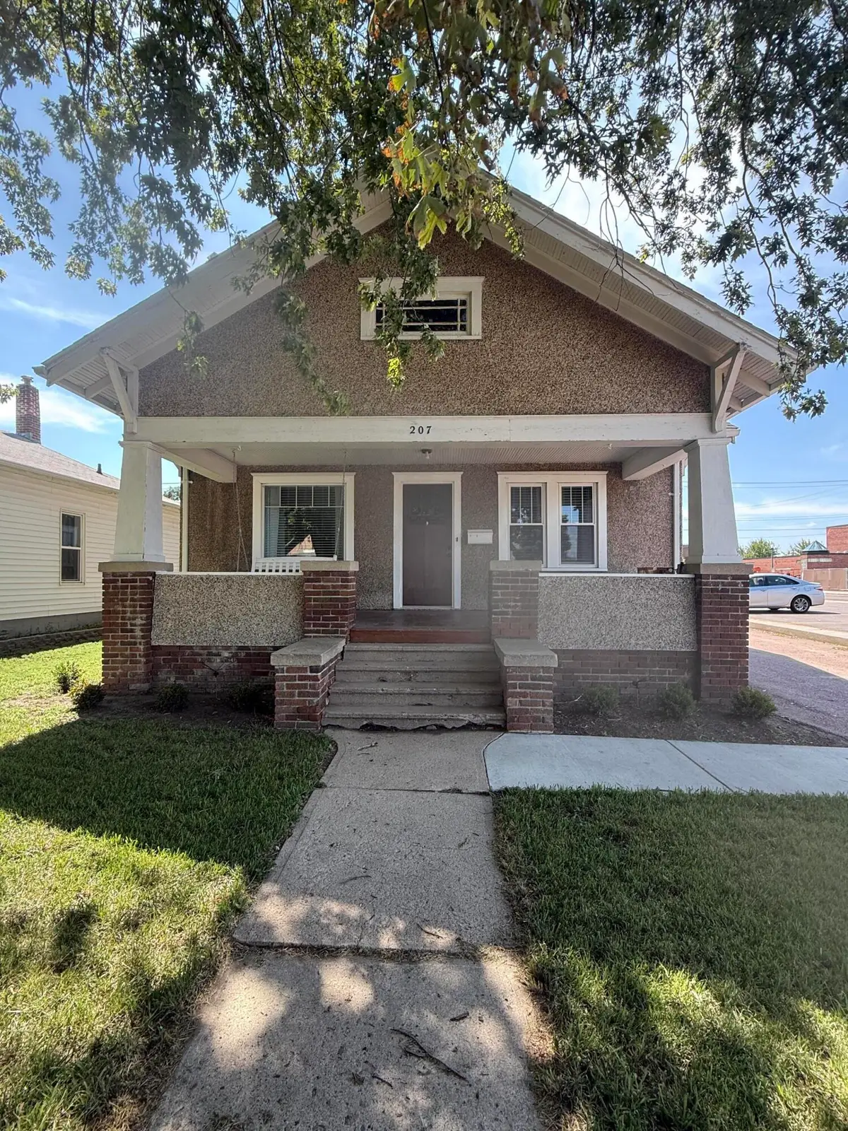 207 E 7th Ave, Mitchell, SD 57301 - #1