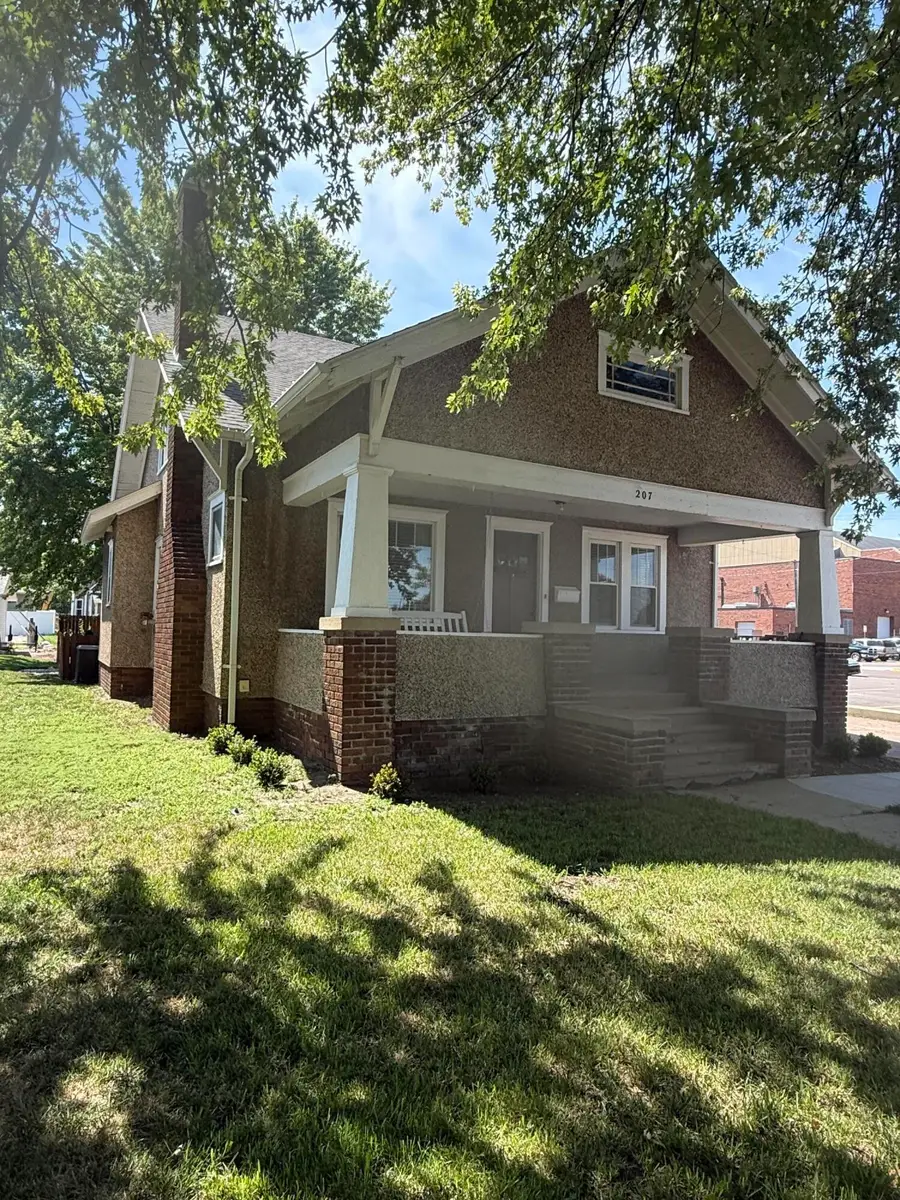 207 E 7th Ave, Mitchell, SD 57301 - #2