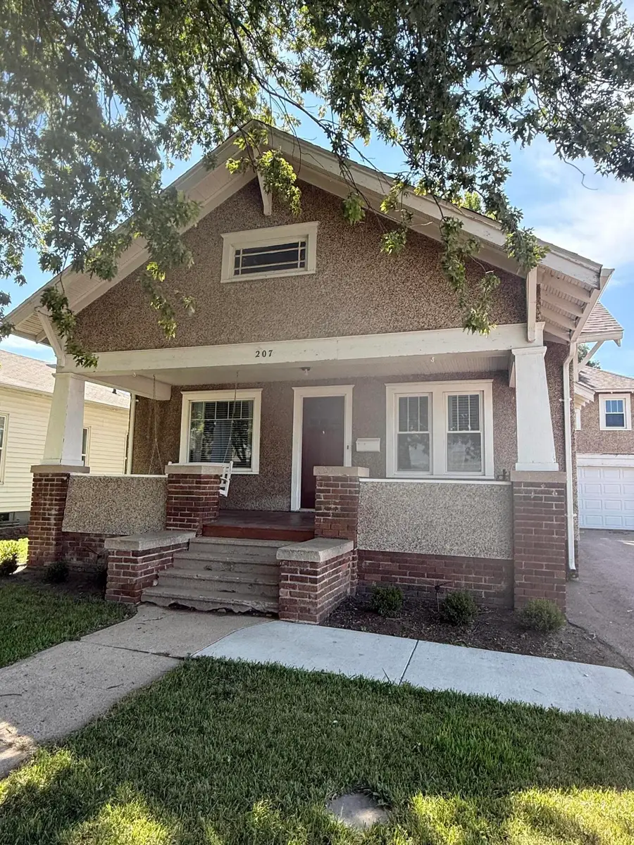 207 E 7th Ave, Mitchell, SD 57301 - #3