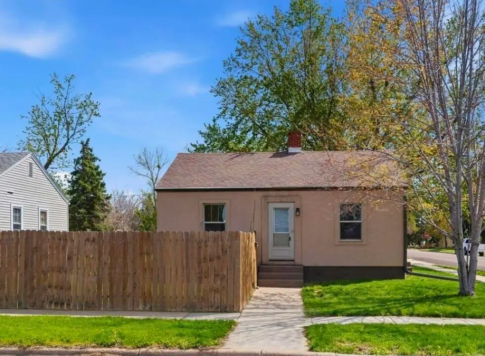 401 E 12th Ave, Mitchell, SD 57301 - #1