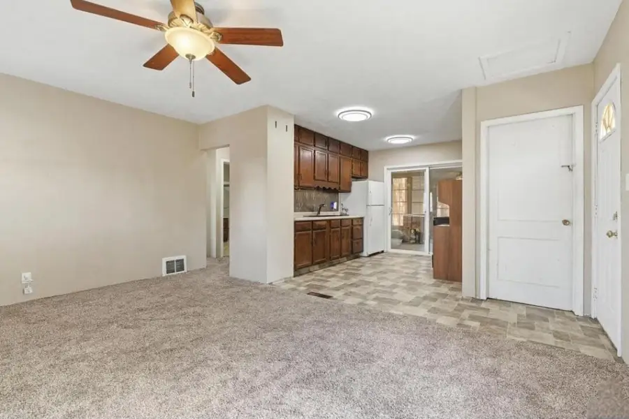 401 E 12th Ave, Mitchell, SD 57301 - #3