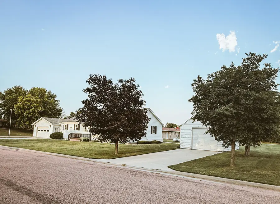 380 N Pleasant View Ave, Corsica, SD 57328 - #2