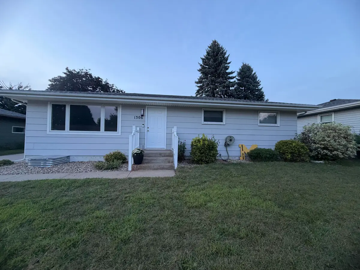 1306 Palmer Place, Mitchell, SD 57301 - #1