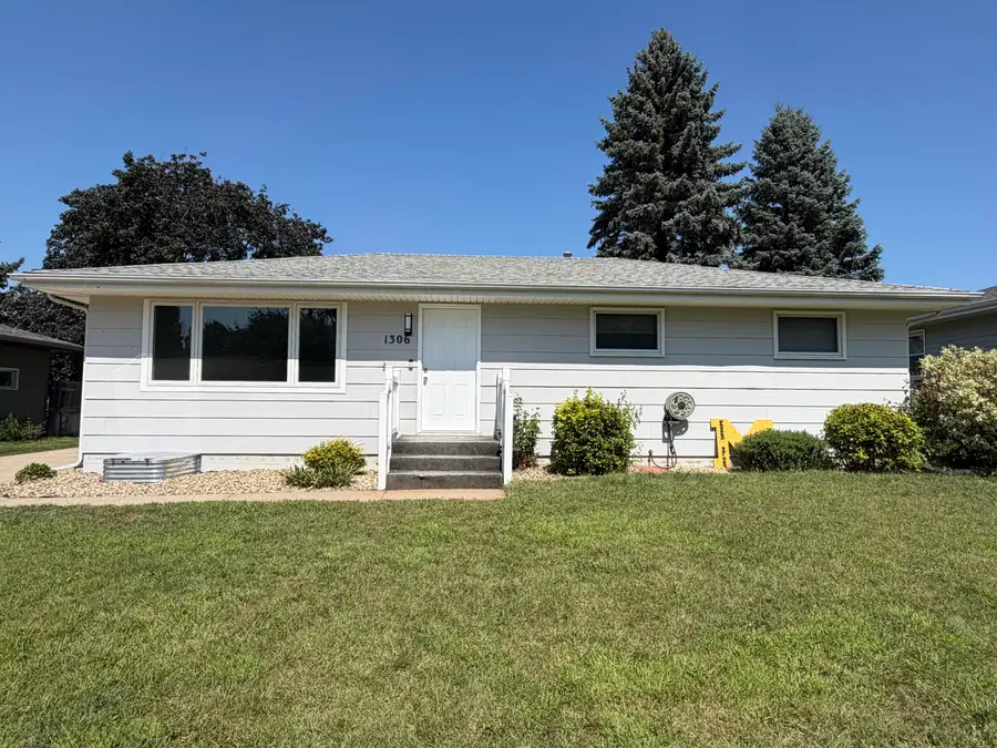1306 Palmer Place, Mitchell, SD 57301 - #2