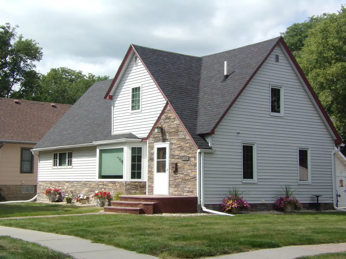 622 E 2nd Ave, Mitchell, SD 57301 - #1