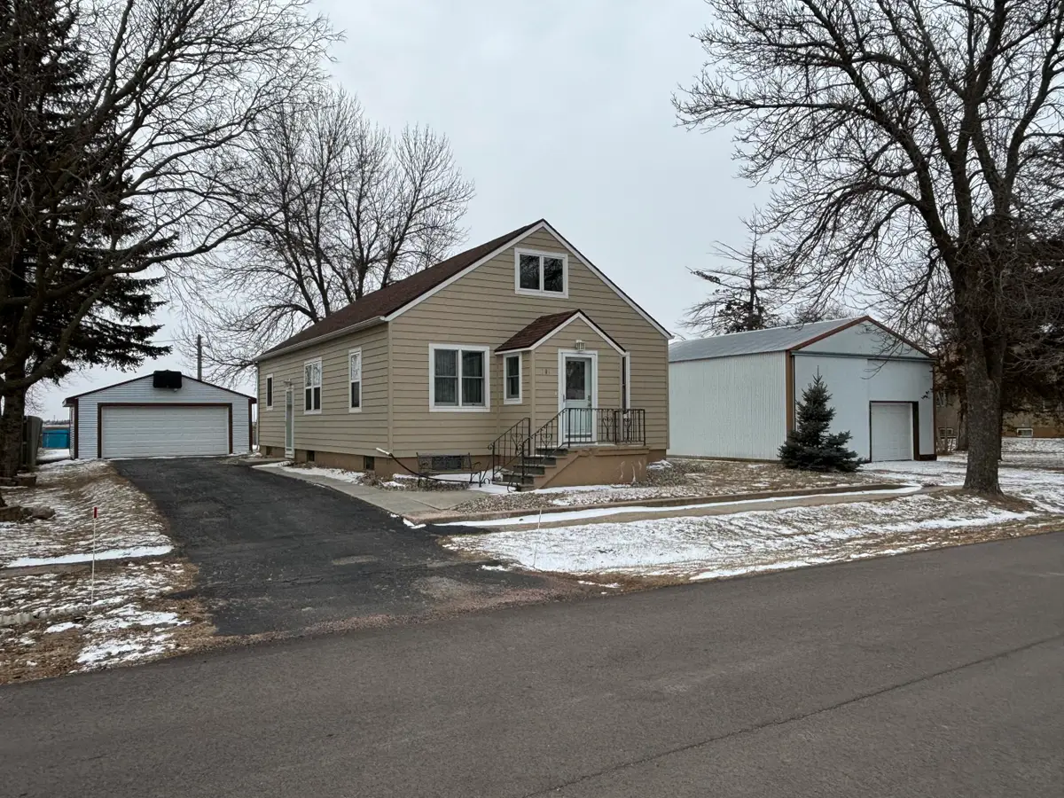 307 S King St, Dimock, SD 57331 - #1