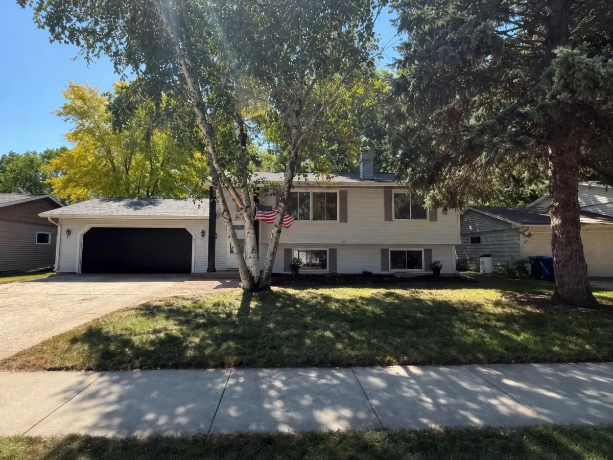617 E 14th Ave, Mitchell, SD 57301 - #1