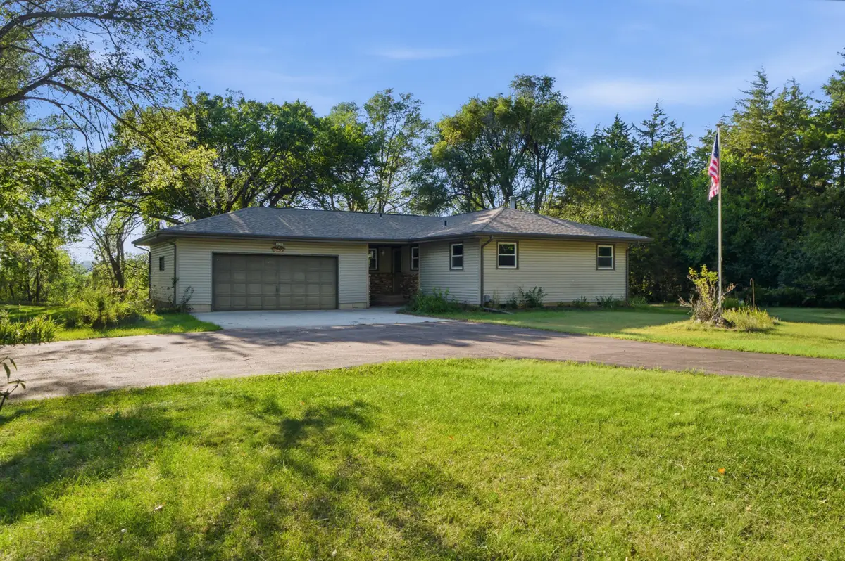 1607 Westview Dr, Mitchell, SD 57301 - #1