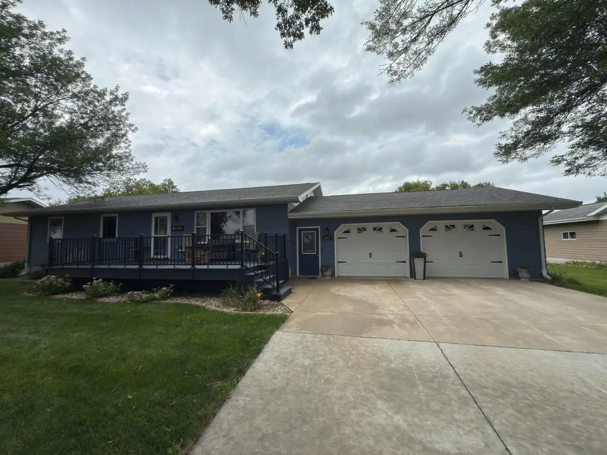 407 W Cherry St, Parkston, SD 57366 - #1