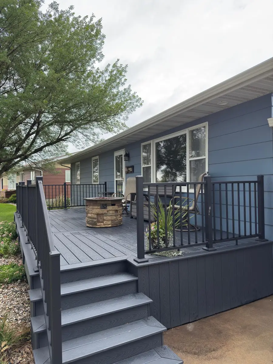 407 W Cherry St, Parkston, SD 57366 - #2