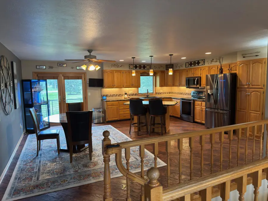 407 W Cherry St, Parkston, SD 57366 - #3