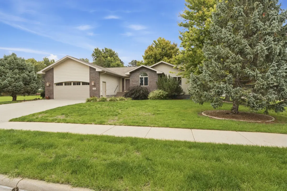 1400 S Miller Ave, Mitchell, SD 57301 - #1