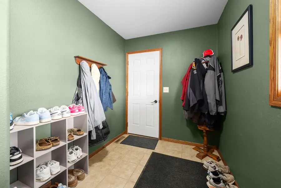 403 Meadowlark Ln, Montrose, SD 57048 - #3