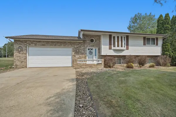 208 Jeanne Cir, Hartford, SD 57033