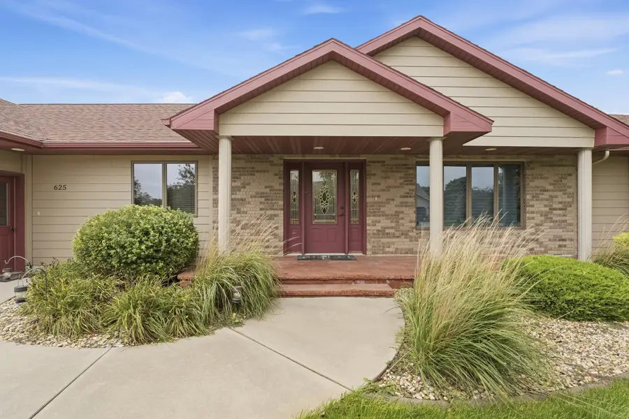 625 S Dakota Ave, Corsica, SD 57328 - #3