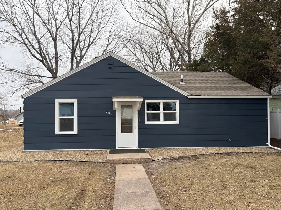 708 S Davison St, Mitchell, SD 57301 - #2