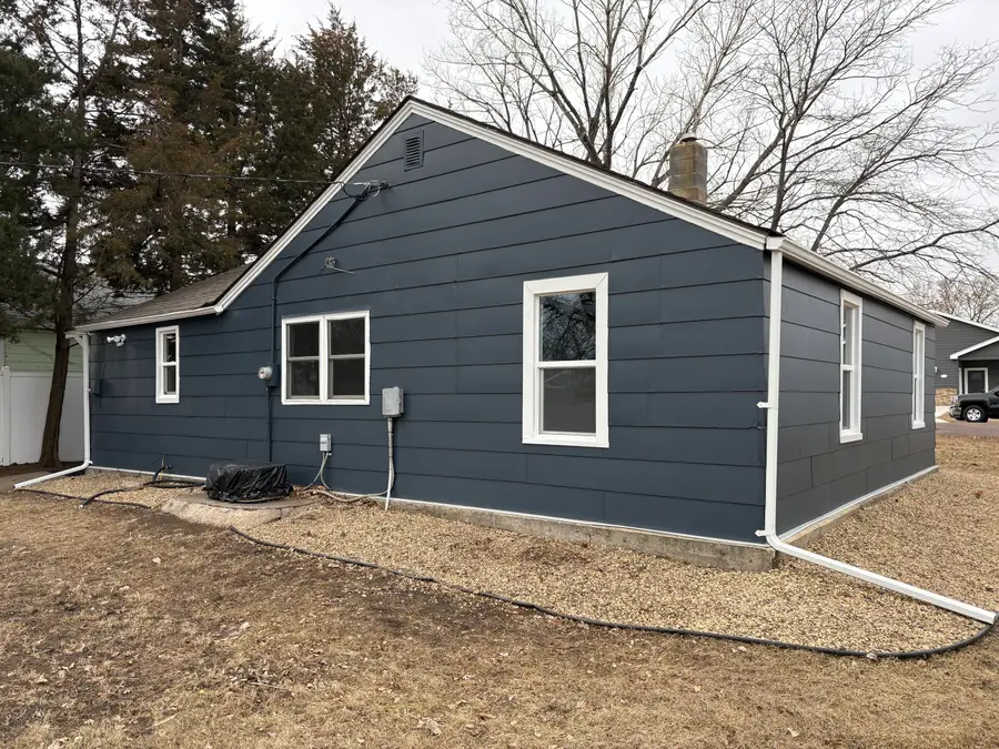 708 S Davison St, Mitchell, SD 57301 - #3