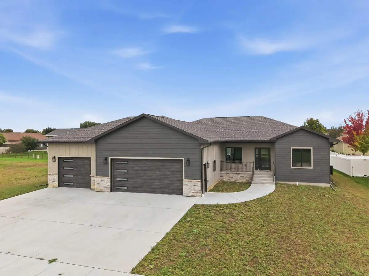 1517 Torrey Pines Ave, Mitchell, SD 57301 - #1