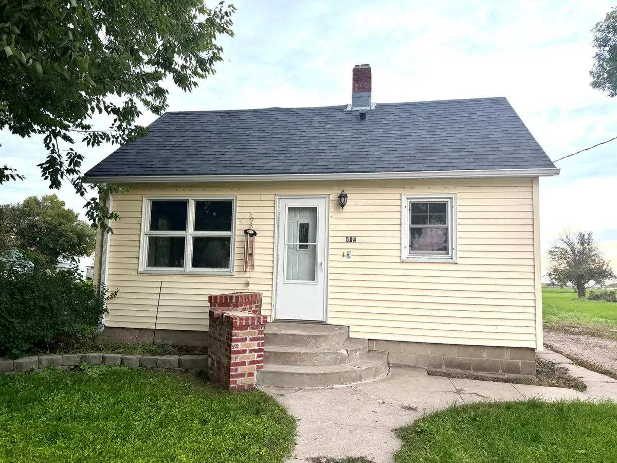 504 S 1st St, Parkston, SD 57366 - #1
