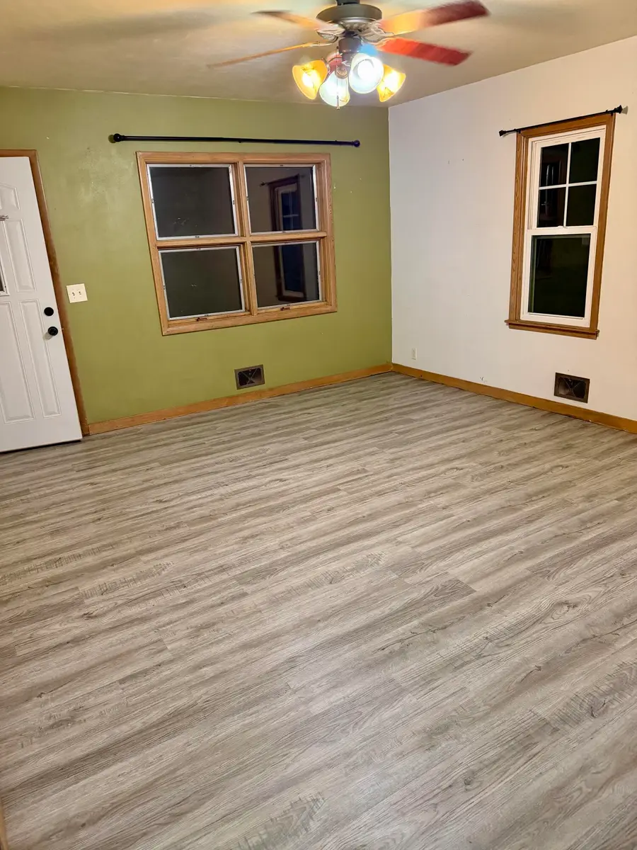 504 S 1st St, Parkston, SD 57366 - #3