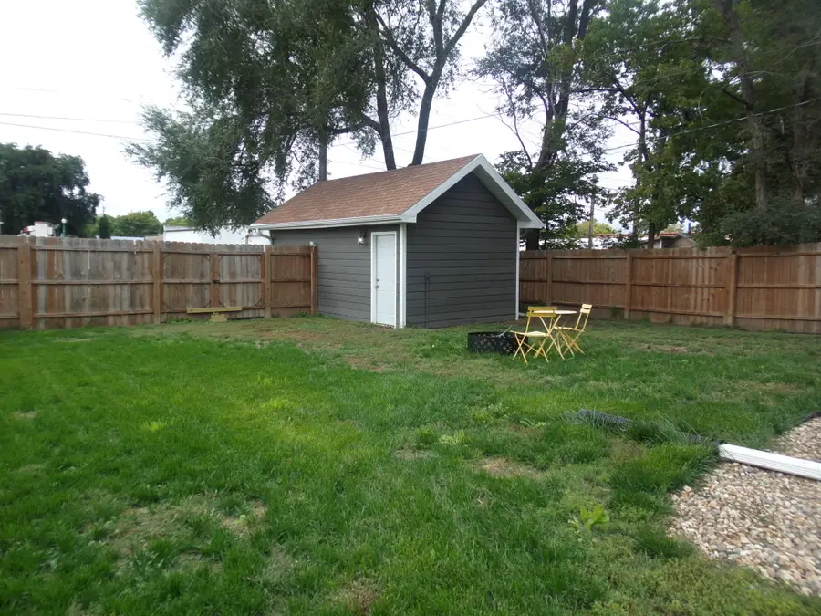 915 N Lawler St, Mitchell, SD 57301 - #3