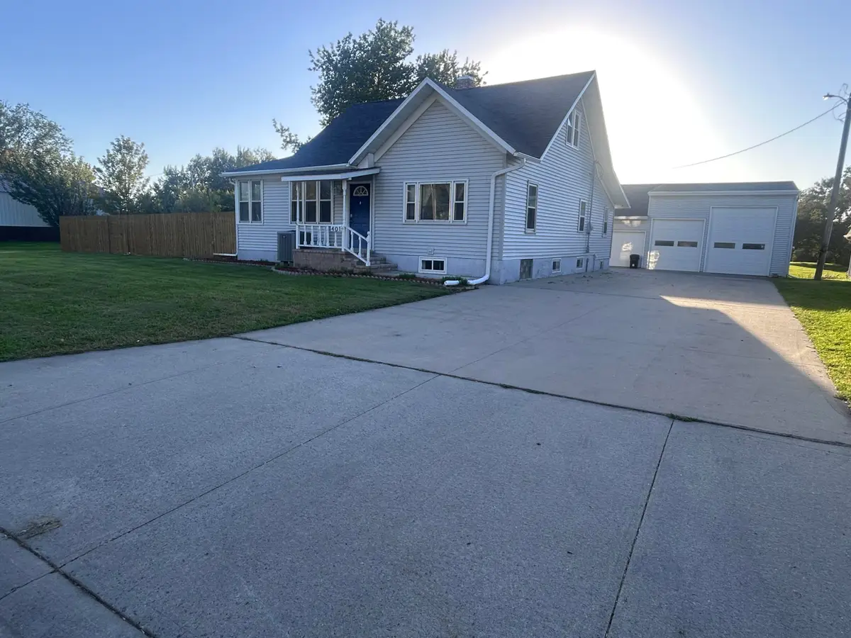401 N Ben St, Parkston, SD 57366 - #1