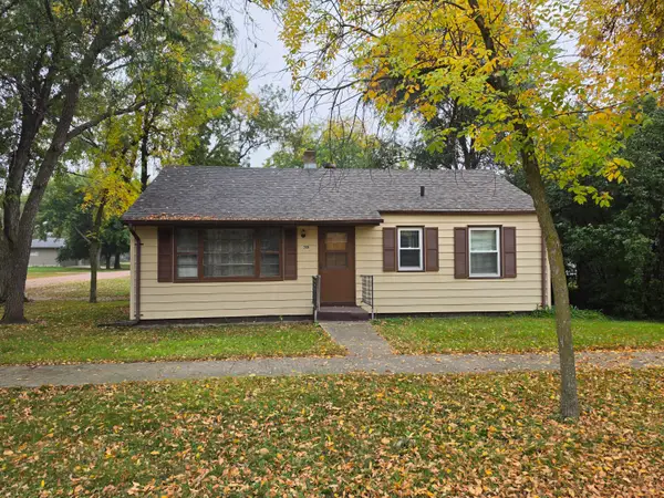 209 E 2nd St, Plankinton, SD 57368