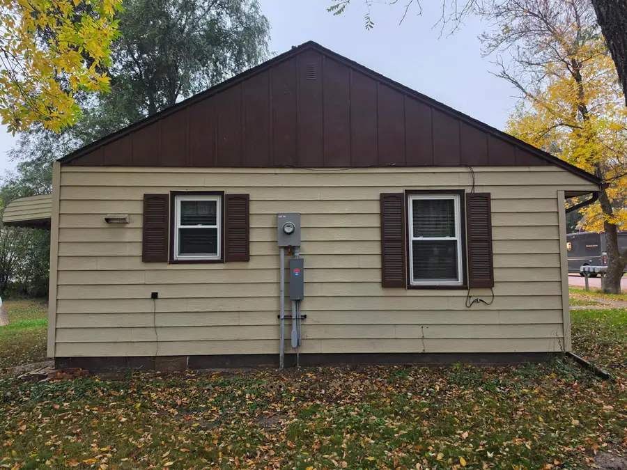 209 E 2nd St, Plankinton, SD 57368 - #2
