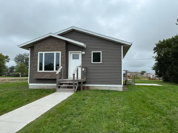 303 N Main St, Plankinton, SD 57368