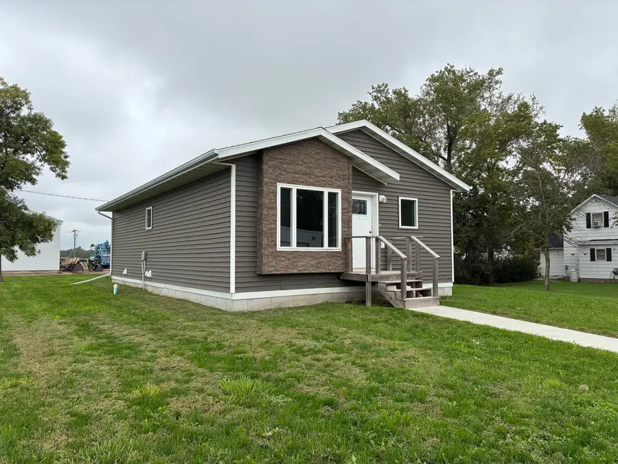 303 N Main St, Plankinton, SD 57368 - #2