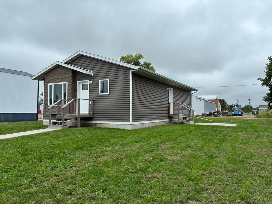 303 N Main St, Plankinton, SD 57368 - #3