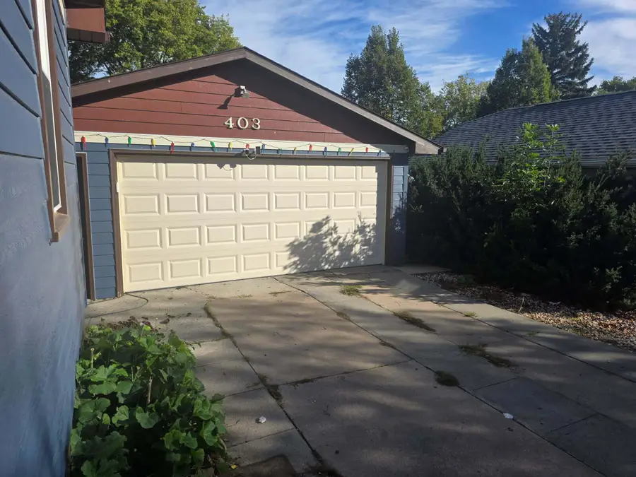 403 W Elm St, Parkston, SD 57366 - #2