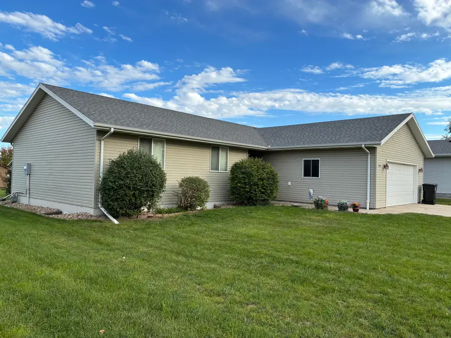 620 Broad St, Alexandria, SD 57311 - #3
