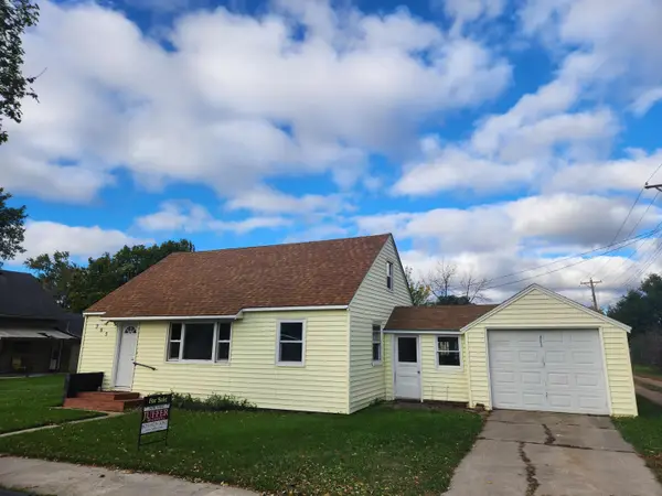 205 S 2nd St, Parkston, SD 57366